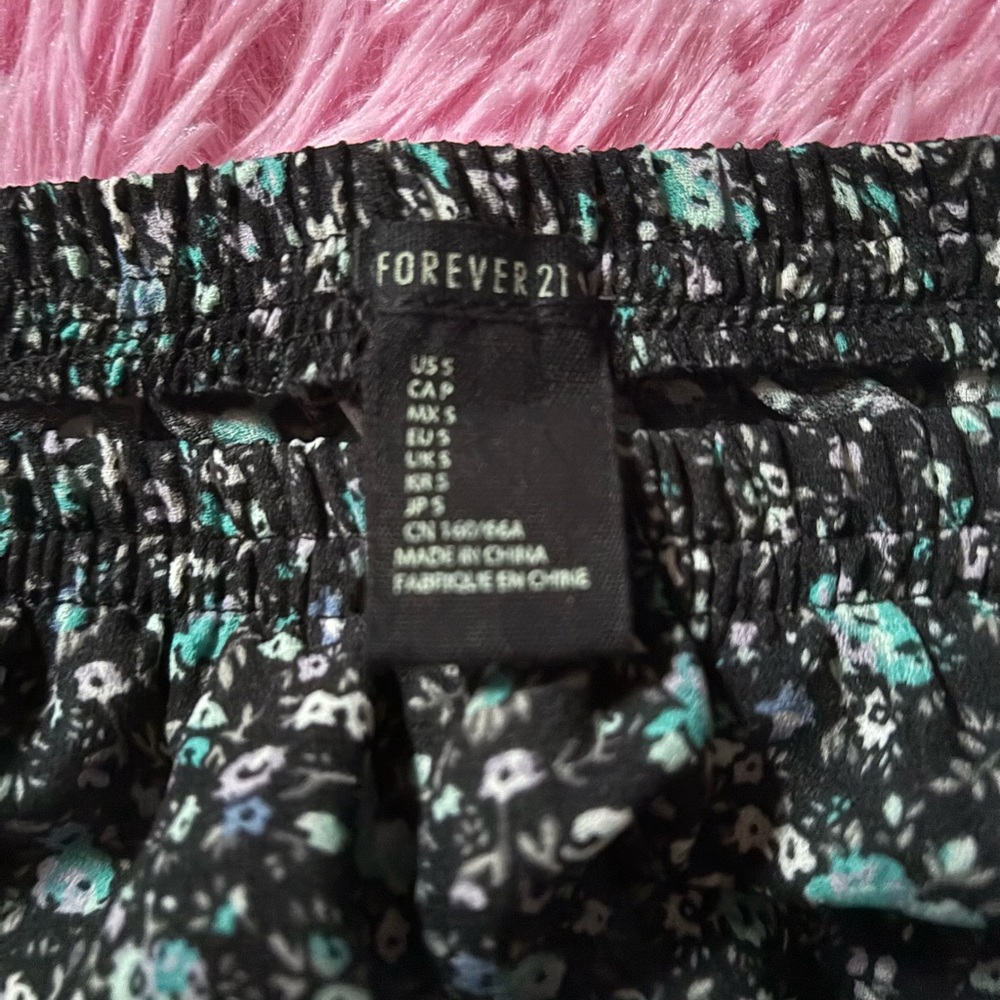 Forever 21 sz S navy background and teal and white floral skirt - Picture 4 of 7
